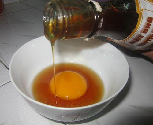 dùng lòng đỏ trứng gà