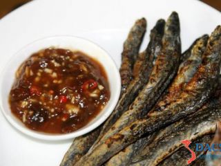 Khô cá kèo chấm mắm me